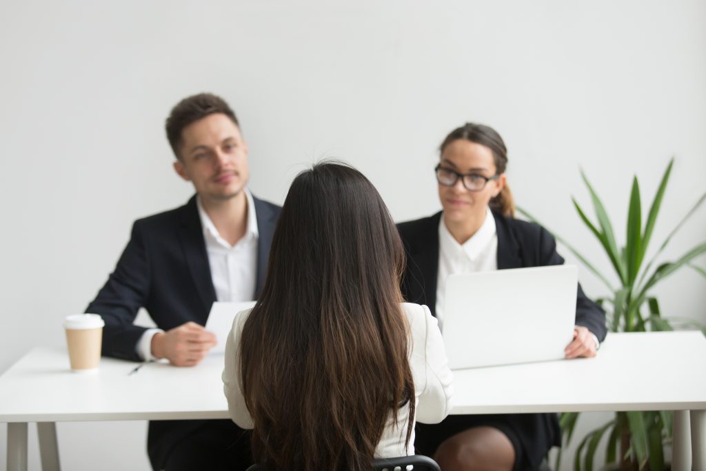 Headhunters interviewing female job candidate Prepare for the interview-2
